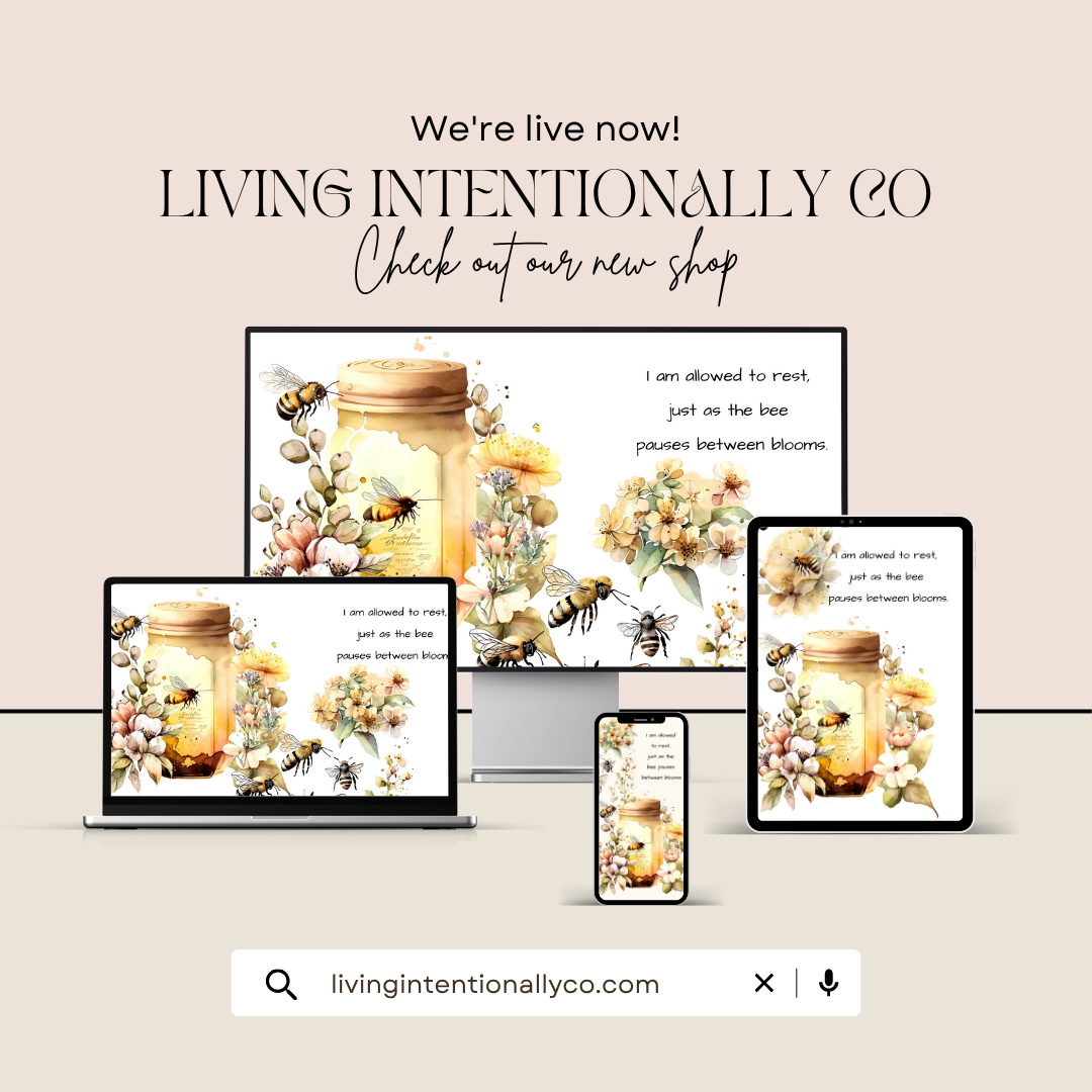 Vintage Bee - Wallpaper